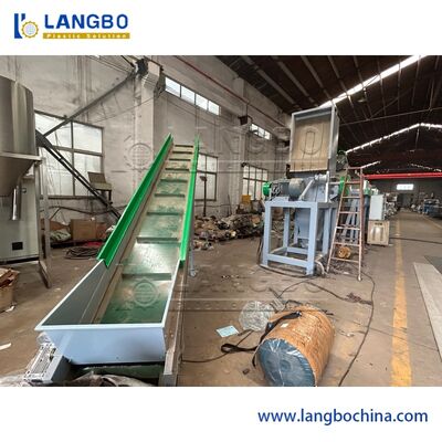 Ligne de recyclage PET d'une capacité de 300-5000 kg/h avec une taille de flocon de 14 mm et une tension de 380 V pour le recyclage des bouteilles PET