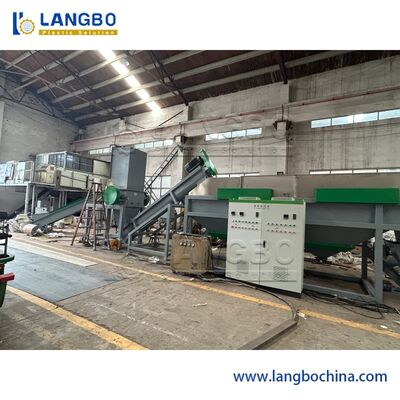 Ligne de recyclage PET d'une capacité de 300-5000 kg/h avec une taille de flocon de 14 mm et une tension de 380 V pour le recyclage des bouteilles PET