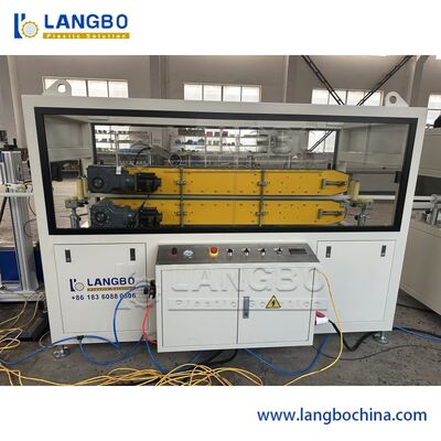 Ligne d'extrusion de tuyaux PPR co-extrudés à 3 couches avec une capacité de 350 kg/h et un contrôle PLC