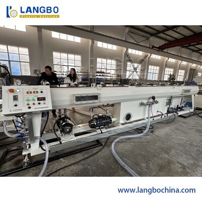 Ligne d'extrusion de tuyaux PPR co-extrudés à 3 couches avec une capacité de 350 kg/h et un contrôle PLC