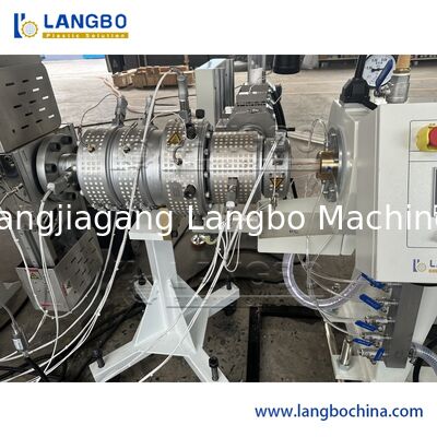 Ligne d'extrusion de tuyaux PPR 50 mm à faible bruit et haute production et machine de production de tuyaux PPR