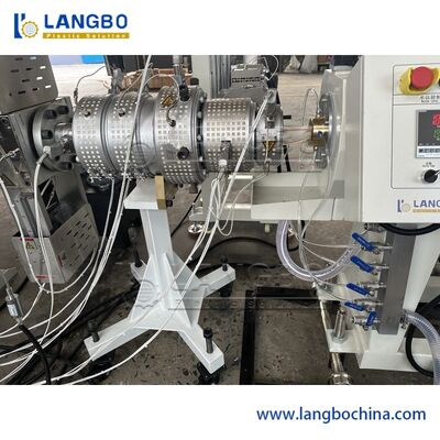 Ligne d'extrusion de tuyaux PPR co-extrudés à 3 couches avec une capacité de 350 kg/h et un contrôle PLC