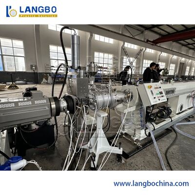 Ligne d'extrusion de tuyaux PPR co-extrudés à 3 couches avec une capacité de 350 kg/h et un contrôle PLC
