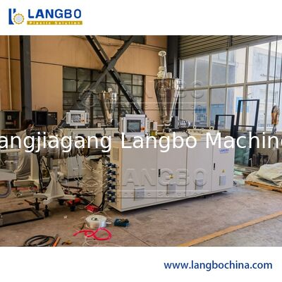 Ligne d'extrusion de profil de PVC de certificat de la CE avec la puissance jumelle conique de moteur de la boudineuse à vis 37KW