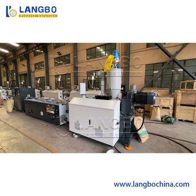 Machine d'extrusion pour la fabrication de profilés de moulage de cadres photo, de tubes/couvercles de lampes à LED en polycarbonate (PC) / PMMA / PS à double co-extrusion de couleur