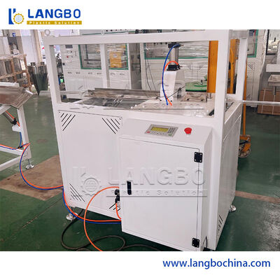 Machine d'extrusion pour la fabrication de profilés de moulage de cadres photo, de tubes/couvercles de lampes à LED en polycarbonate (PC) / PMMA / PS à double co-extrusion de couleur