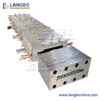 Extrudeuse conique à double vis entièrement automatique pour panneaux de sol creux et pleins en PE, PVC, bois-plastique, portes larges et clôtures de jardin