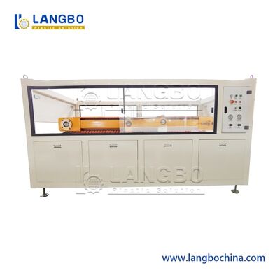 Machine de fabrication de butées d'eau en plastique PVC automatisées de haute qualité / Ligne de production d'extrusion de profil de plafond creux en cadre de porte WPC Fabricant en Chine