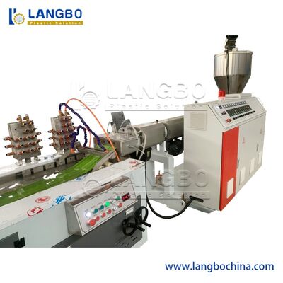 Ligne de production d'extrusion de profil de barrage d'eau en PVC / Machine de fabrication de barrage d'eau en PVC