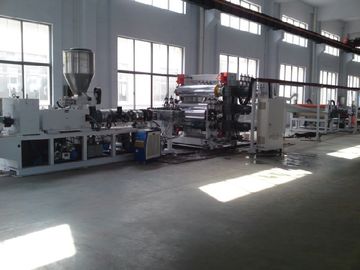 ligne complètement automatique d'extrusion de panneau de mousse de PVC 50HZ avec le contacteur de Siemens
