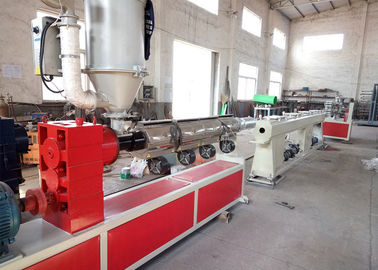 Ligne tube jumeau d'extrusion de tuyau de PVC de gestion par ordinateur de vis faisant la machine