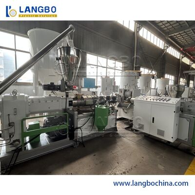 Ligne de platelage WPC | Extrusion, calibrage, gaufrage pour panneaux d'extérieur