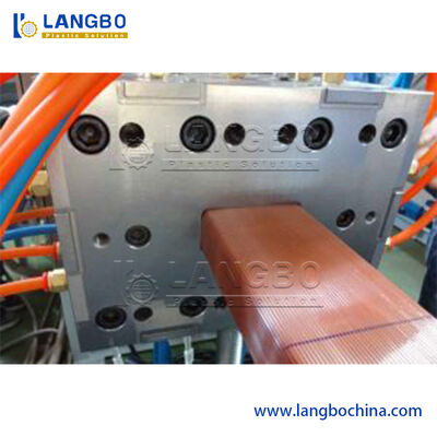 Machine de pontage WPC | Refroidissement contrôlé pour réduire la déformation des planches