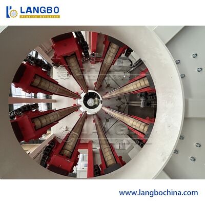 Ligne d'extrusion de tuyaux en PVC. Convient pour le contrôle de précision des diamètres de tuyaux de 16 mm à 800 mm.