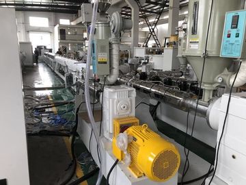 Ligne en plastique d'extrusion de tuyau de Ppr de fibre de verre avec simple - conception de vis