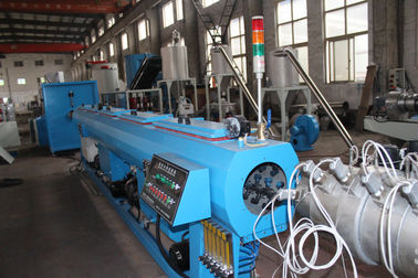 Chaîne de production froide-chaude de tuyau de l'extrusion PPR de conduite d'eau pour la gamme de 20-63mm