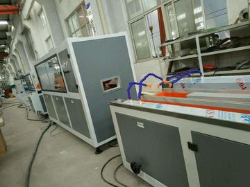 Fabrication jumelle de débourbage de câble électrique de machine d'extrusion de profil de PVC de vis