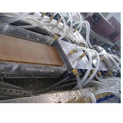 Ligne adaptée aux besoins du client pièce électrique principale d'extrusion de profil de fenêtre de PVC de tension de