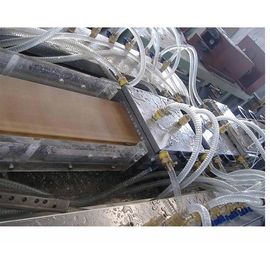 Ligne de production professionnelle d'extrusion de panneaux composites pour revêtements de sol à profilés en bois plastique