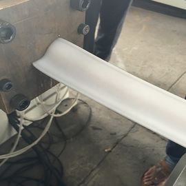 Ligne de production de machines d'extrusion de profilés de fenêtres en PVC en plastique de génération personnalisée