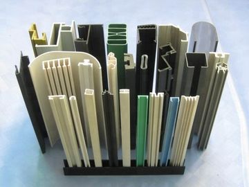Extrudeuse à mousse de profilés en PVC en plastique WPC Widows Door Frame Floors PP PE PC Hollow Board Sealing Strip ABS PMMA Profile Extrusion Line