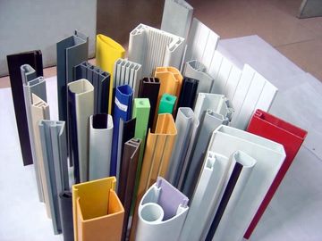 Extrudeuse à mousse de profilés en PVC en plastique WPC Widows Door Frame Floors PP PE PC Hollow Board Sealing Strip ABS PMMA Profile Extrusion Line