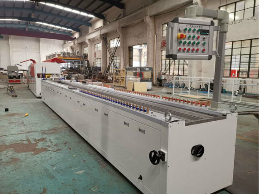 Ligne d'extrusion de profilés en PVC à faible bruit personnalisable