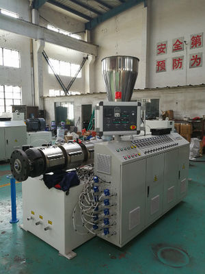 Extrusion adaptée aux besoins du client de conduit de PVC faisant à machine la haute précision
