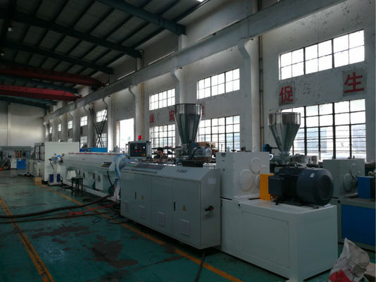 Machine en plastique de fabrication de tuyau de PVC, capacité 300kg/machine d'extrusion tuyau de PVC