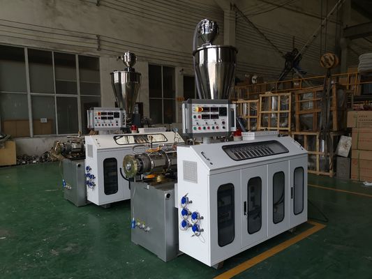 machine complètement automatique de production de tuyau de PVC, machines en plastique d'extrusion de tube de contrôle de PLC