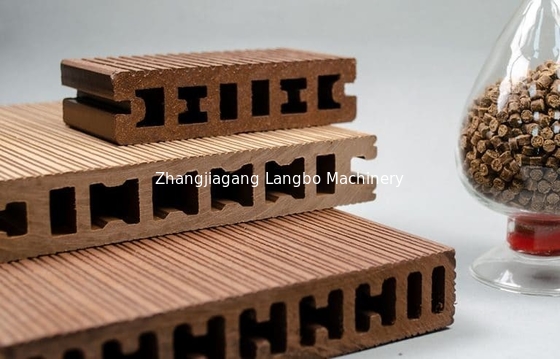 Ligne jumelle panneau de Decking 350KG/H d'extrusion de pelletisation de la vis WPC