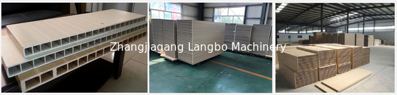 Ligne en plastique en bois d'extrusion de profil de Wpc coupeur 300kg de scie/norme CE de H
