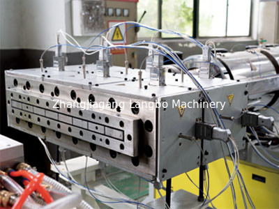 Extrudeuse à double vis conique automatique en plastique, panneau de plafond en PVC en WPC, panneau de contreplaqué, profil de fenêtre, machine à extruder le cadre de porte, ligne de production