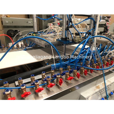 Ligne de production d'extrusion de profilés plastiques en PVC entièrement automatique pour une production de premier ordre