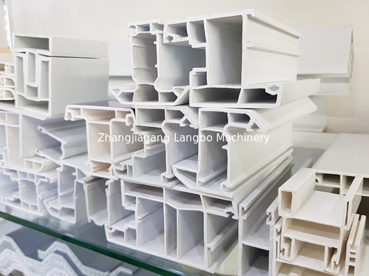 Machines et équipements innovants pour la fabrication de profilés en PVC