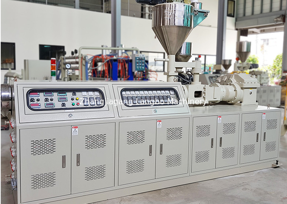 Machines et équipements innovants pour la fabrication de profilés en PVC