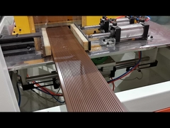 Ligne d'extrusion de profilés WPC 380V Résistance à la chaleur/aux chocs